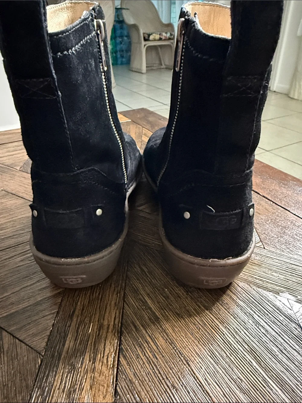 UGG Neevah Black Suede Ankle Booties Women’s Size 9 Sheepskin Lined Side Zip